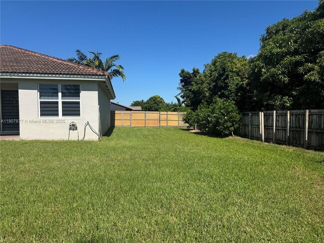 Foto del edificio - 12800 SW 222nd St