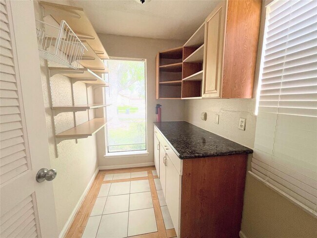 Building Photo - 2851 Field Line Dr