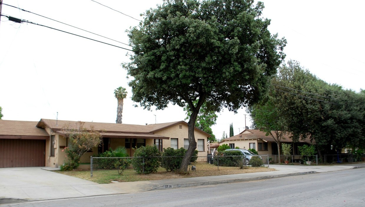 Primary Photo - 5524-5532 McCulloch Ave