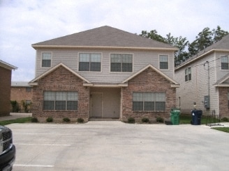 Building Photo - Grad House