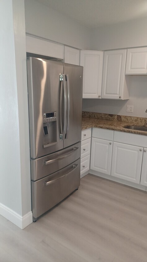 Foto principal - 1560 Colonial Blvd