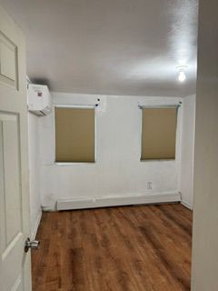 Building Photo - 3222B Pearsall Ave