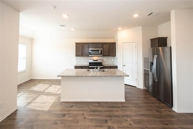 Foto del edificio - 706 Meadow Creek Ln