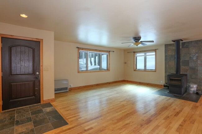 Building Photo - UPDATES COMPLETED!  Unfurnished home! Dogs...
