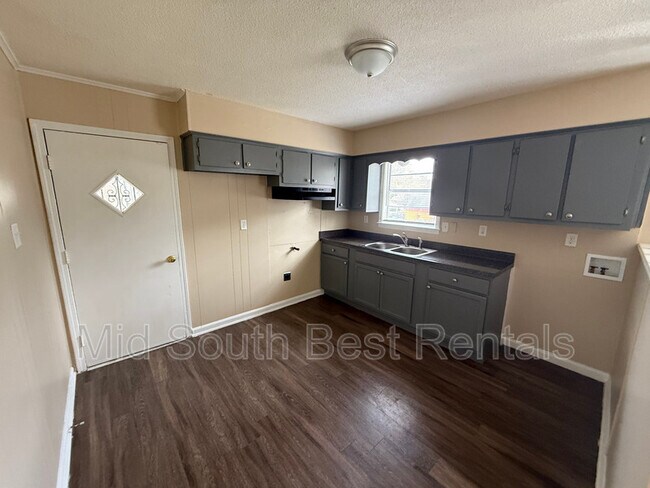 Building Photo - 4864 Bradford Dr