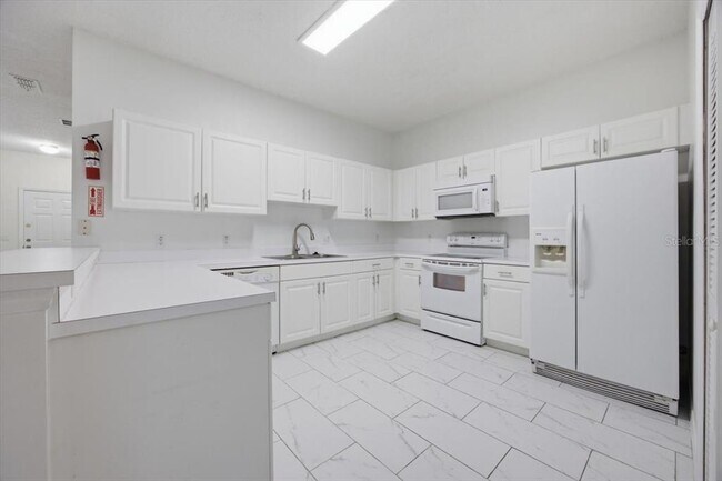 Building Photo - 3166 Sun Lake Ct