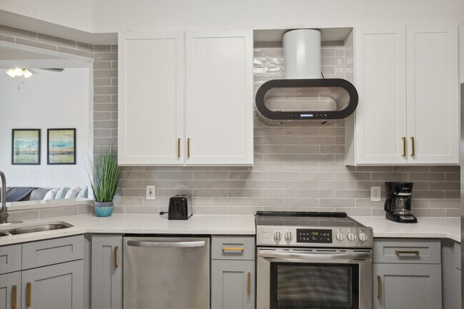 Building Photo - 312 Eagle Ridge Dr