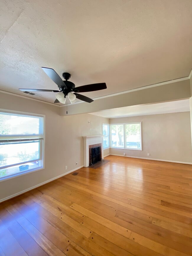 Foto del edificio - 1332 Ensign Ave