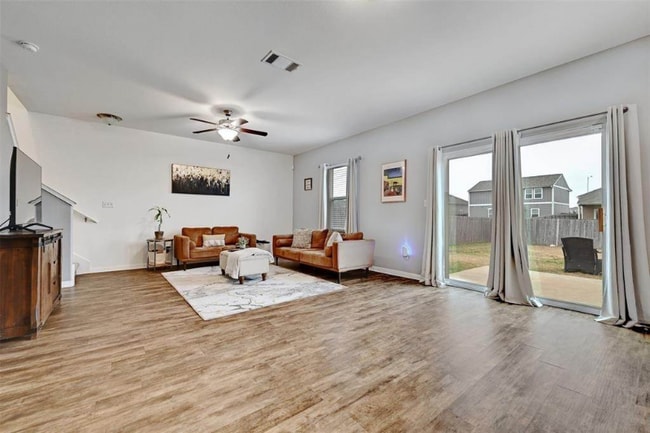 Foto del edificio - 14016 Sherri Berry Wy