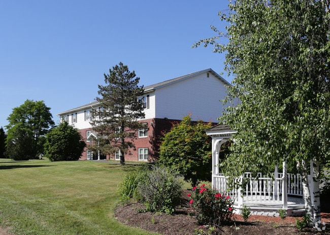 Country Gardens grounds - Country Garden Apartments