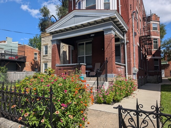 Building Photo - 836 York St