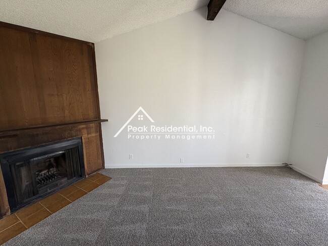 Building Photo - Spacious Fair Oaks 2bd/1ba Duplex with 1 Car Garage