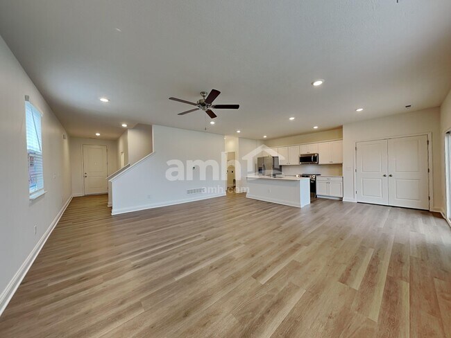 Foto del edificio - 9199 Henley Ave