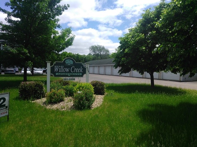 Foto del edificio - Willow Creek Apartments