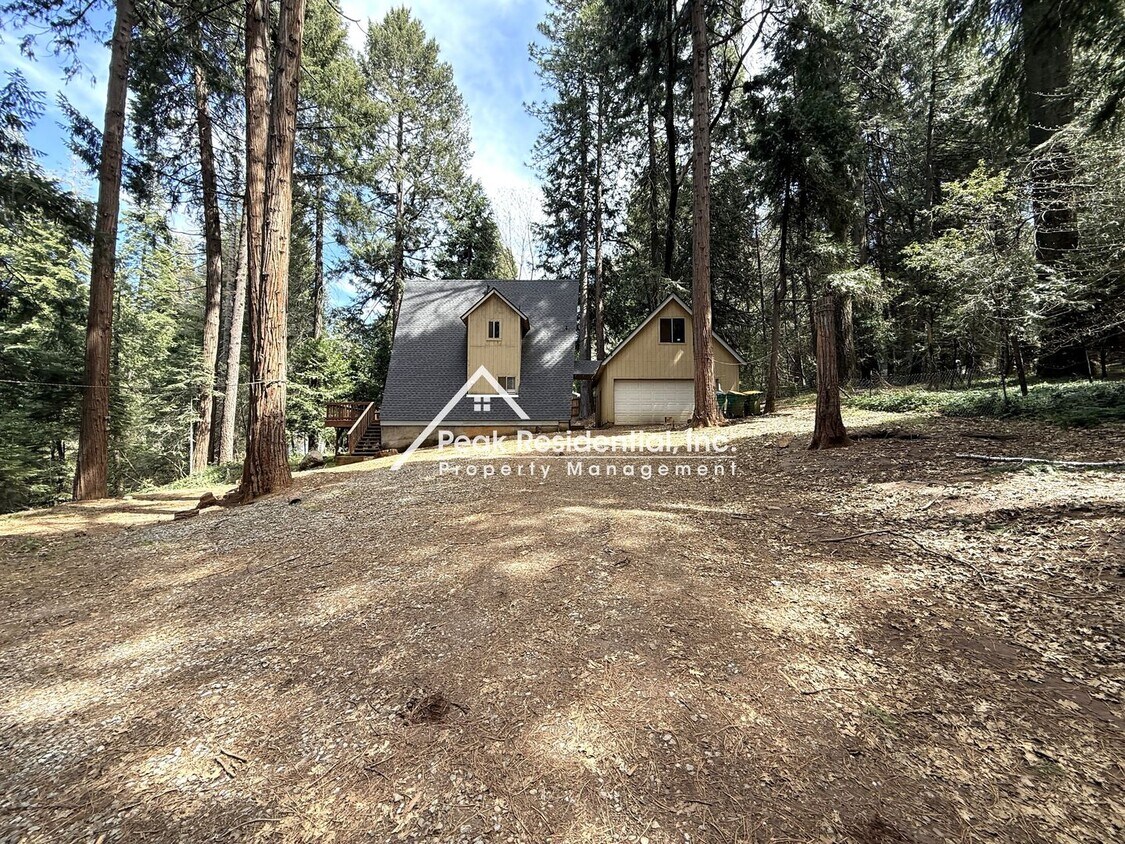 Primary Photo - Fantastic 3bd/1.5ba Camino home with 2 Car...