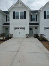 Building Photo - 104 Filly Ln