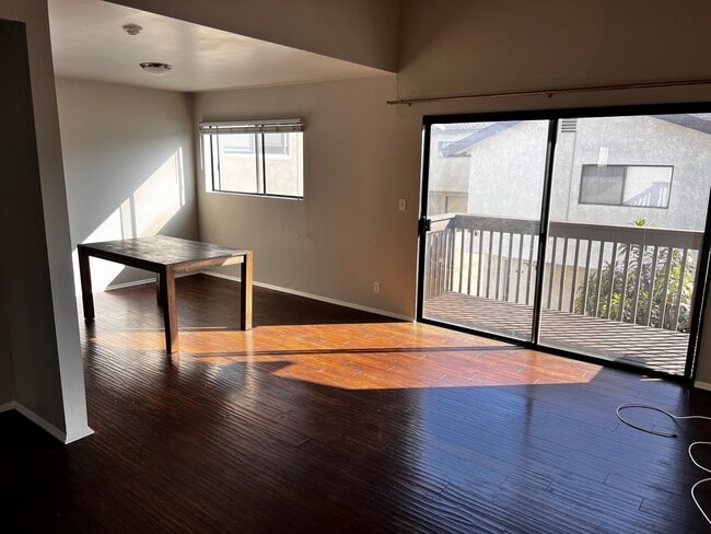 Building Photo - 507 N Elena Ave