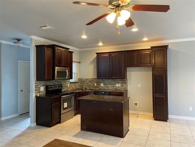 Building Photo - 706 S Jupiter Rd