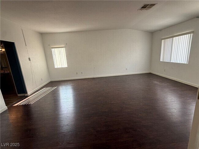 Foto del edificio - 6574 American Beauty Ave