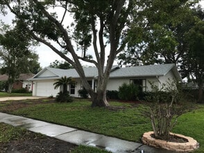 Building Photo - 1096 Willow Wood Dr