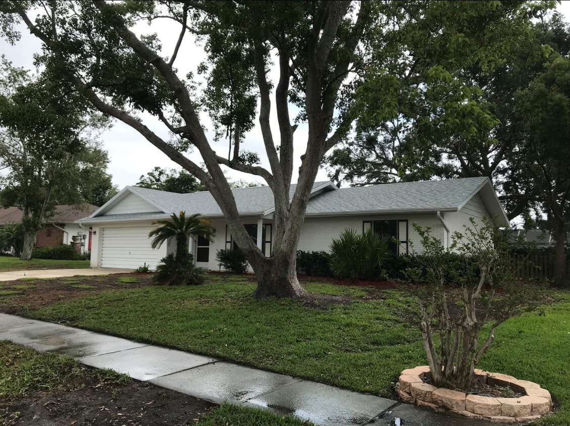 Primary Photo - 1096 Willow Wood Dr