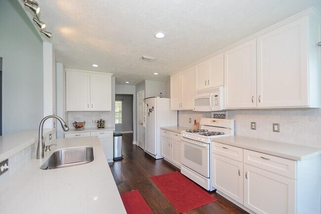 Building Photo - 7342 Somerset Hill Ln