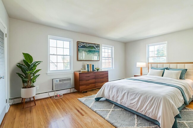 Interior Photo - 412 North Jackson Street