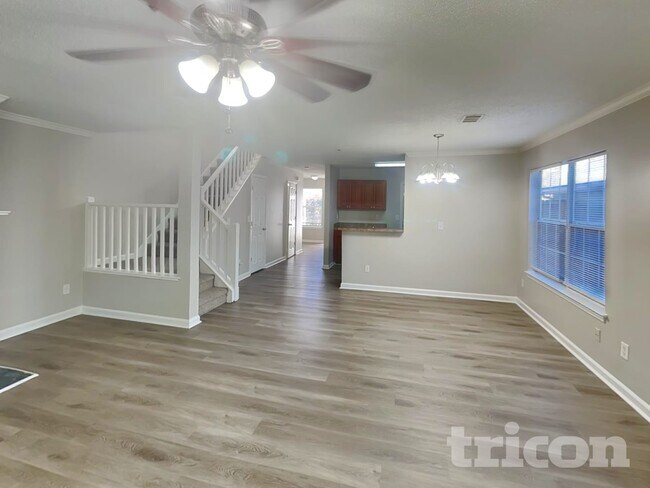 Foto del edificio - 3634 Silver Springs Ct