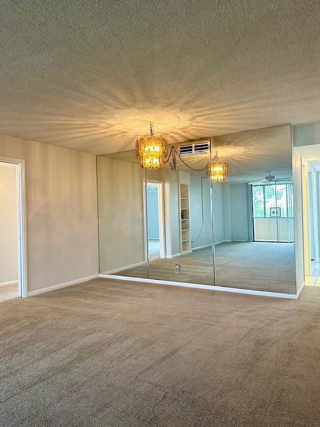 Building Photo - 2617 Cove Cay Dr