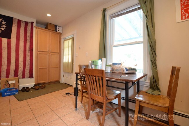 Building Photo - 589 Washington St