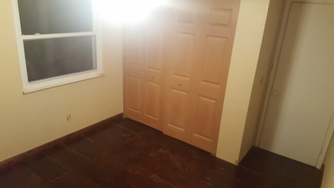 Bdrm - 3887 W 165th St