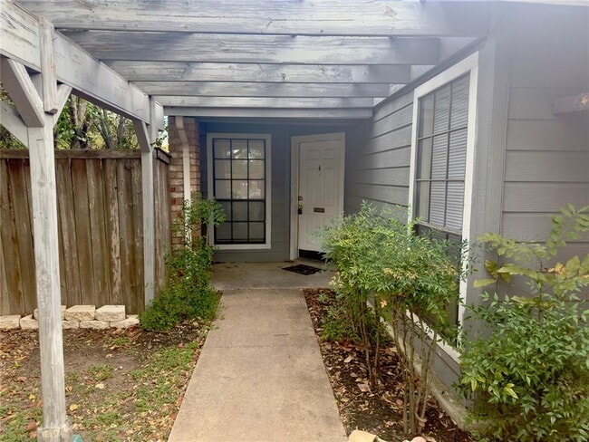 Building Photo - 112 S Mockingbird Ln