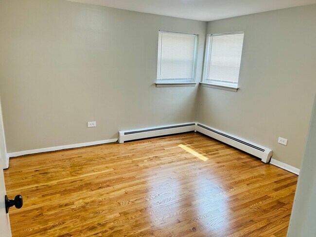 Foto del edificio - 3146 Ridgeland Ave