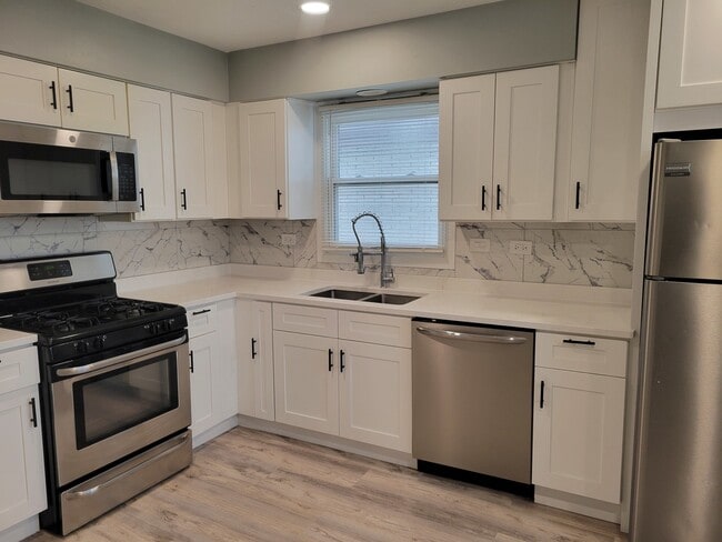 Building Photo - 1001 E Callero Cir