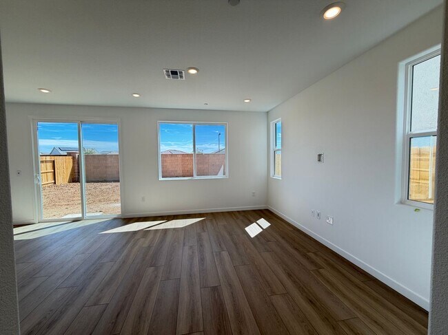 Foto del edificio - 8333 Mincey Wy