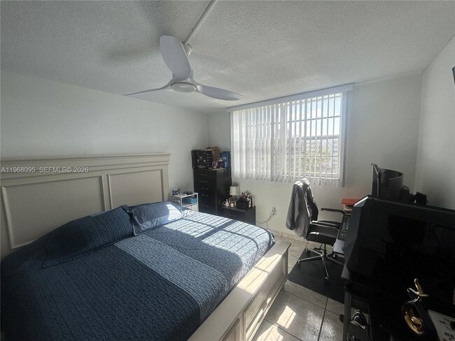 Foto del edificio - 2851 Leonard Dr