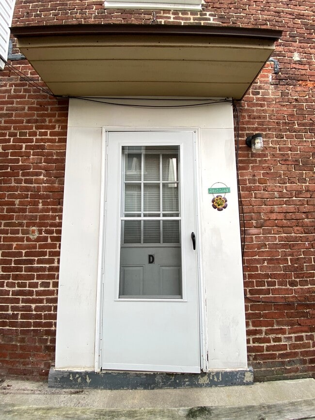 Building Photo - 39 Lehman St