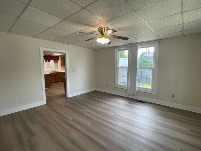 Building Photo - 556 Victor Ave