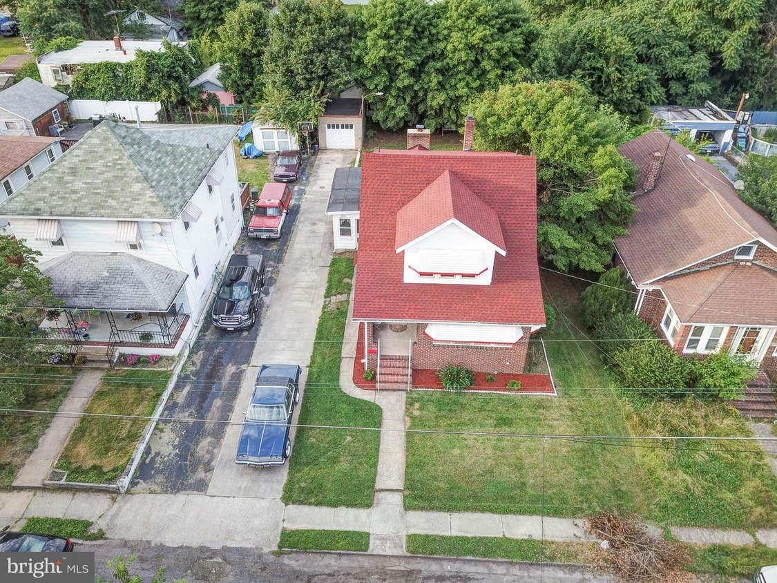 Primary Photo - 31 Elvin Ave
