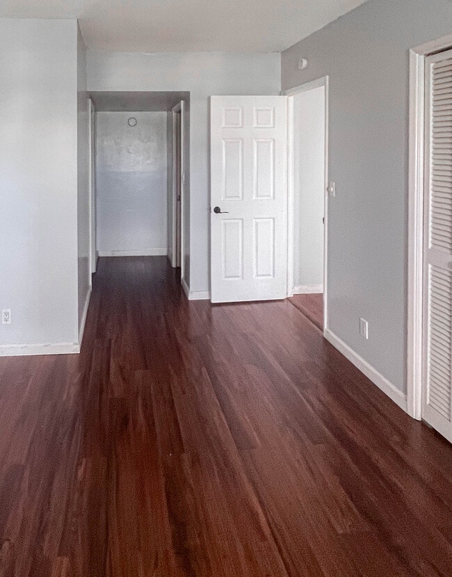 Foto del edificio - 3050 N Palm Aire Dr