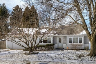 Building Photo - 225 Brennen Dr