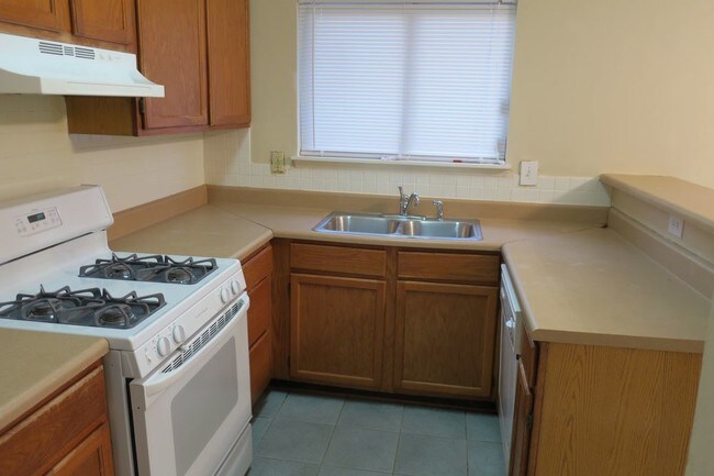 Foto del edificio - COZY SPLIT LEVEL HOME IN LAWRENCEVILLE