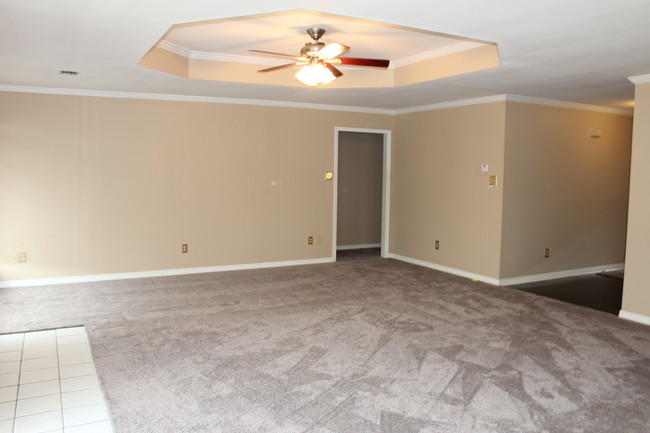 Building Photo - 12 Nevada Ln