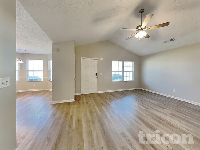 Foto del edificio - 1404 Deer Creek Ct