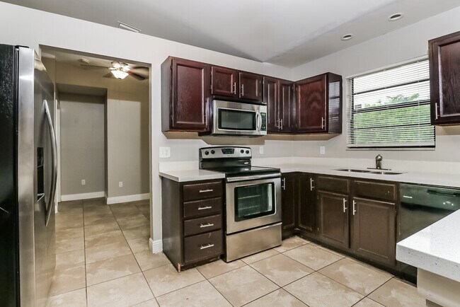 Foto del edificio - 12610 Orange Blvd
