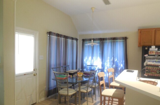 Building Photo - Well maintained home in a wonderful location!