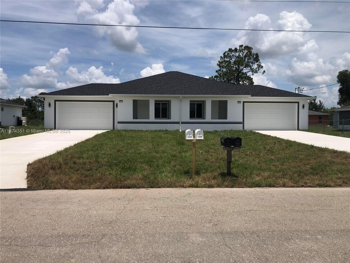 Primary Photo - 4574 Golfview Blvd