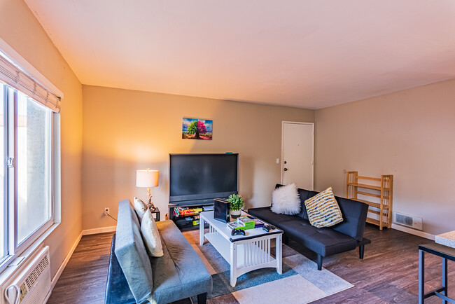 Foto del edificio - 9504 Carroll Canyon Rd