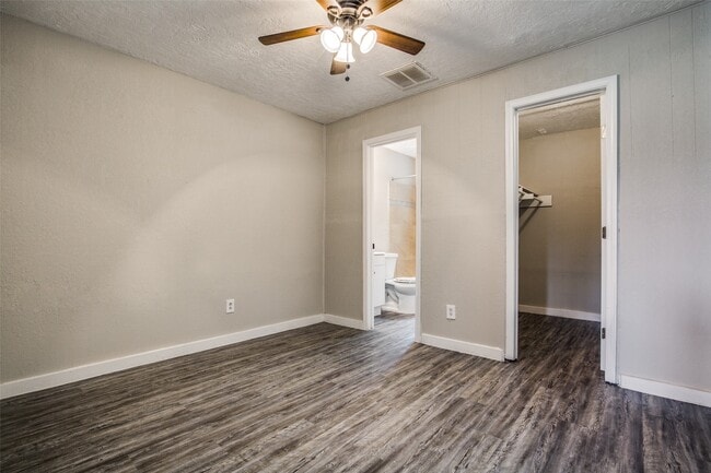 Building Photo - 4820 Oak Ave