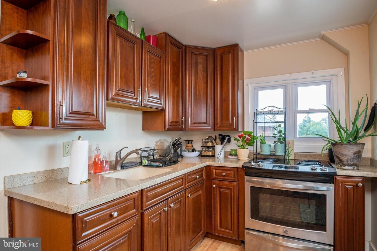 728 Penn Ave, West Reading, PA 19611 Room for Rent in West Reading